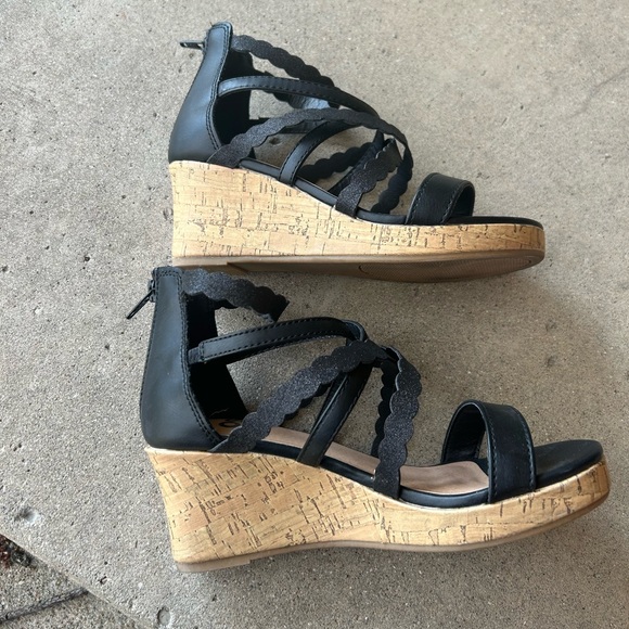 SO black wedge sandals size 4 - Picture 8 of 9